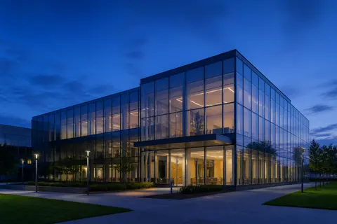 Minh họa cho “giờ xanh”: A glass building during blue hour.